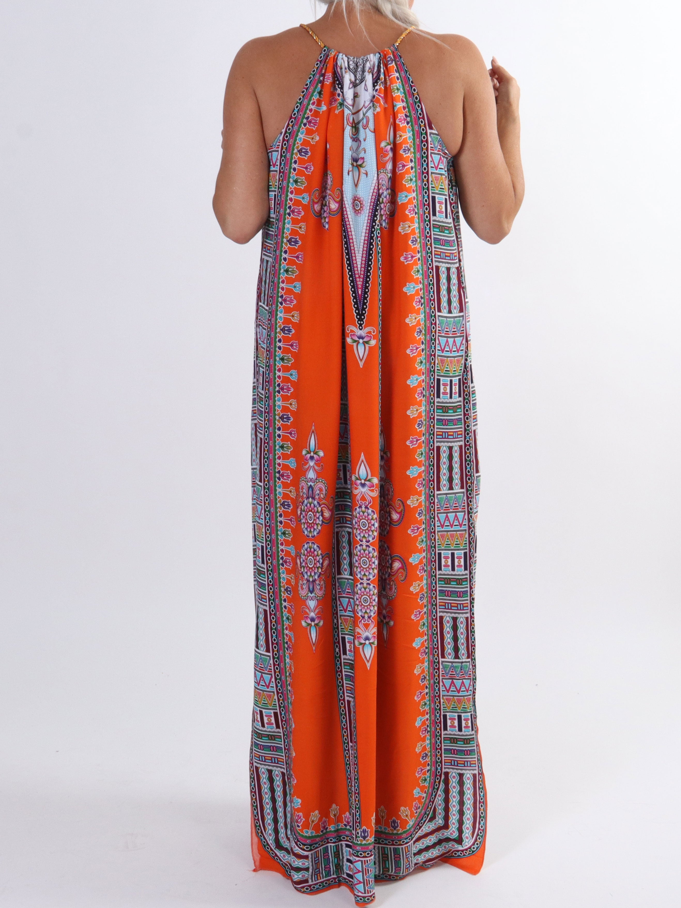 Elina - Lang farvet plus size kjole med snoet stropper